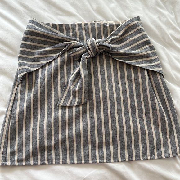 Afraid State 2 matching pieces: skirt and a top - Picture 2 of 5